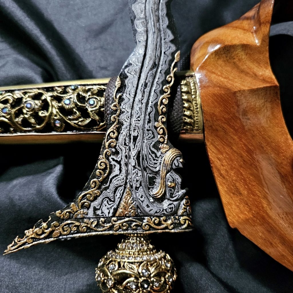 Keris Blorong Luk 11 Kinatah Sepuh Emas Pamor Untu Walang