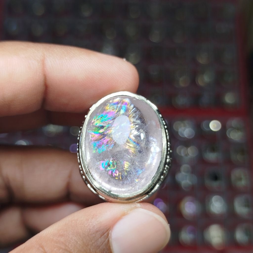 CINCIN PRIA BERMATA BATU KECUBUNG AIR PELANGI KALIMANTAN ( RING ALPAKA, SIZE 8 )