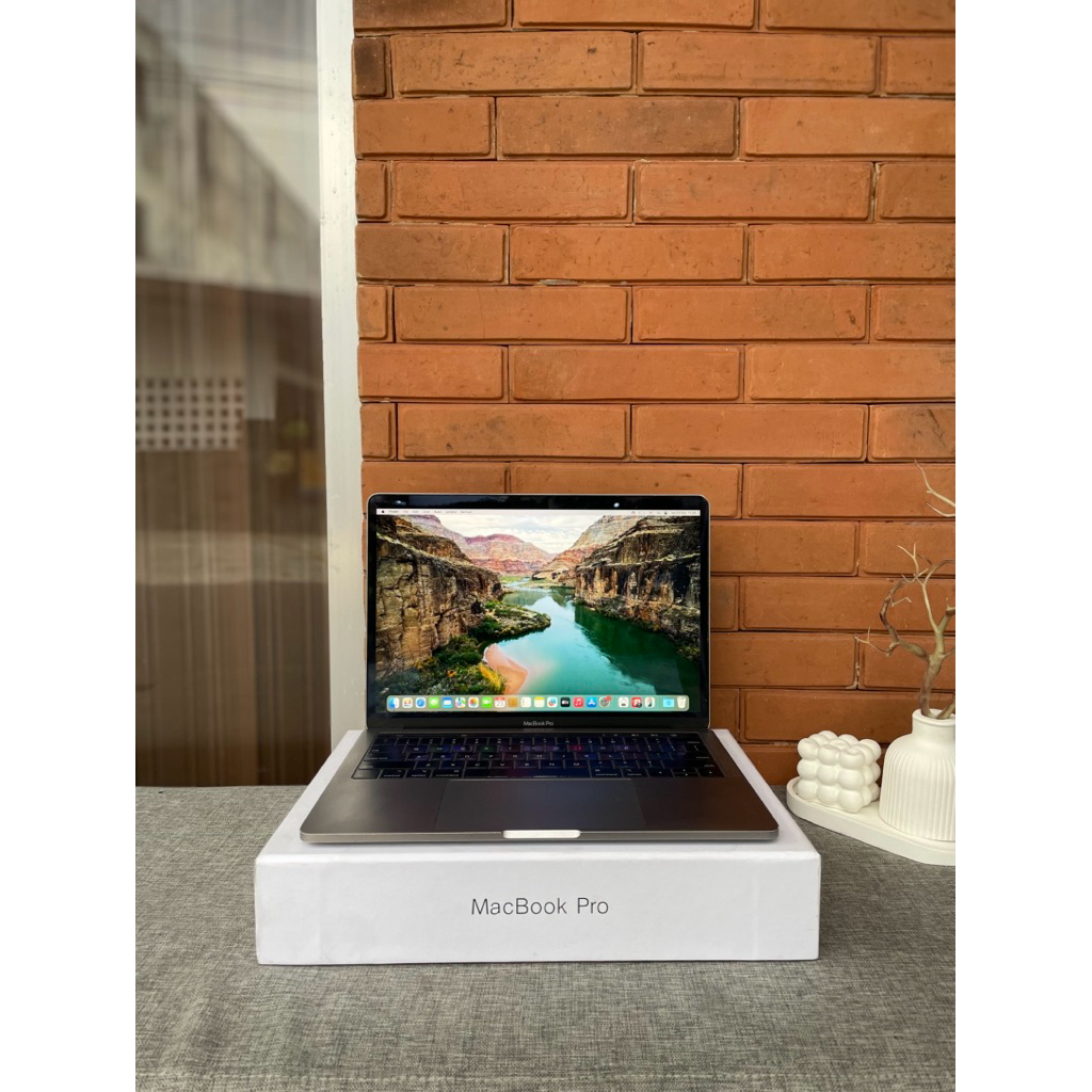 MacBook Pro 13 Inch 2016  TB CTO 8/512 GB