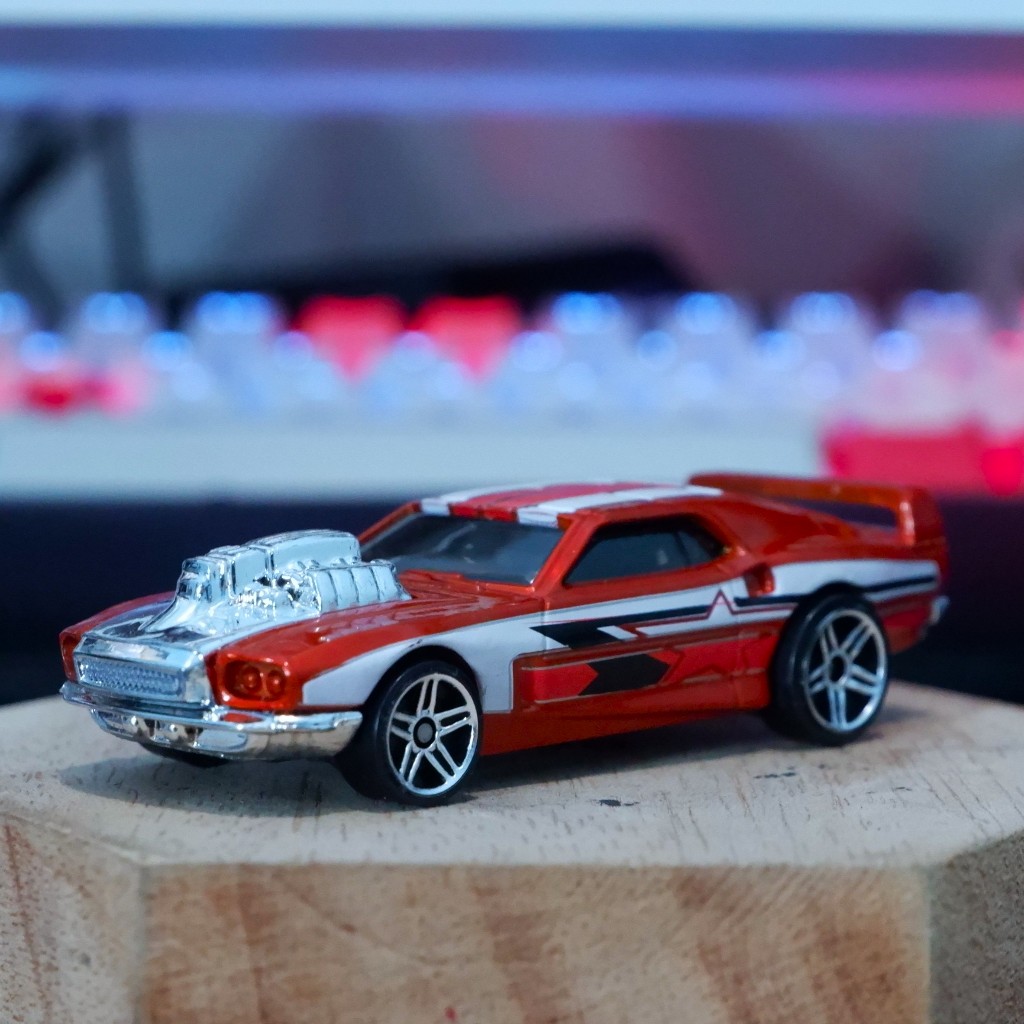 Hot Wheels Rivited Track Stars 90% Mulus (Bahan Custom Acceleracers), Warna mirip dengan Original Ac