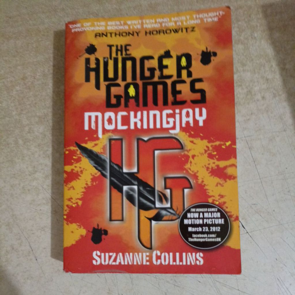 Novel THE HUNGER GAMES MOCKINGJAY