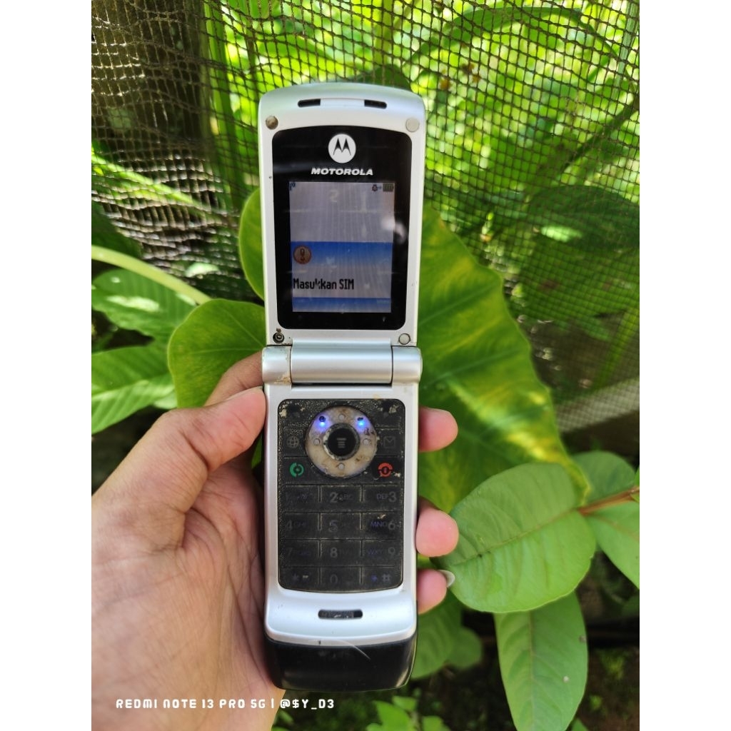 Motorola W375 Bahan Tidak Normal