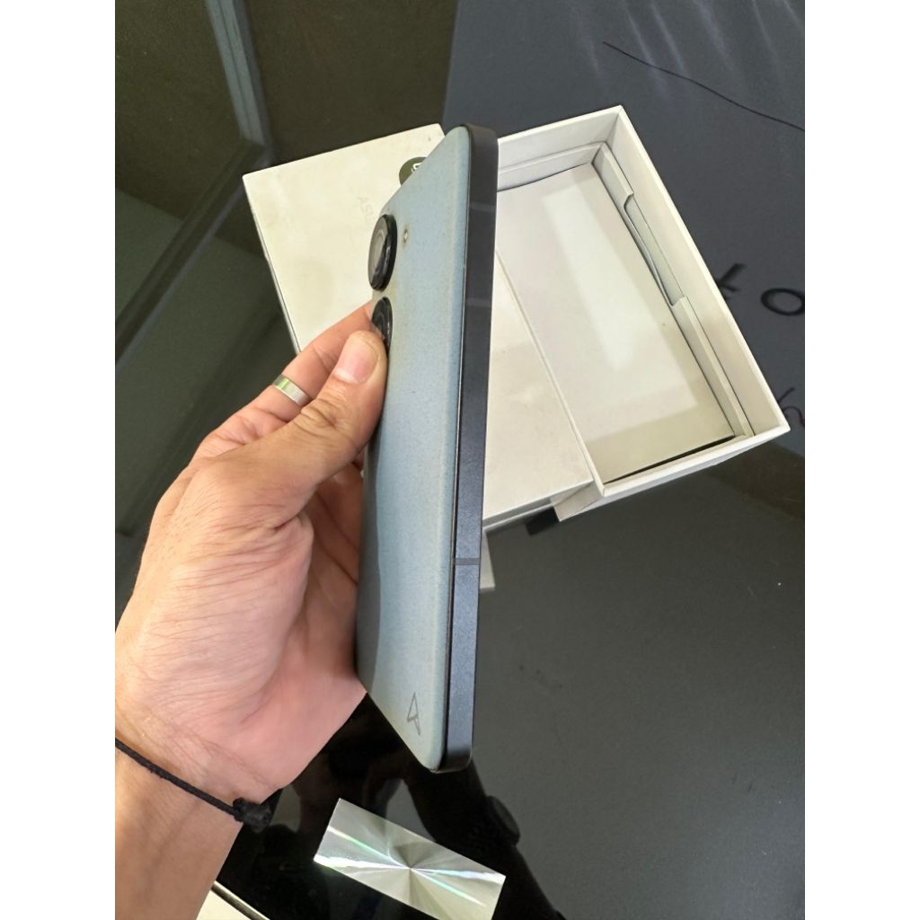 Asus Zenfone 10 8/128 second