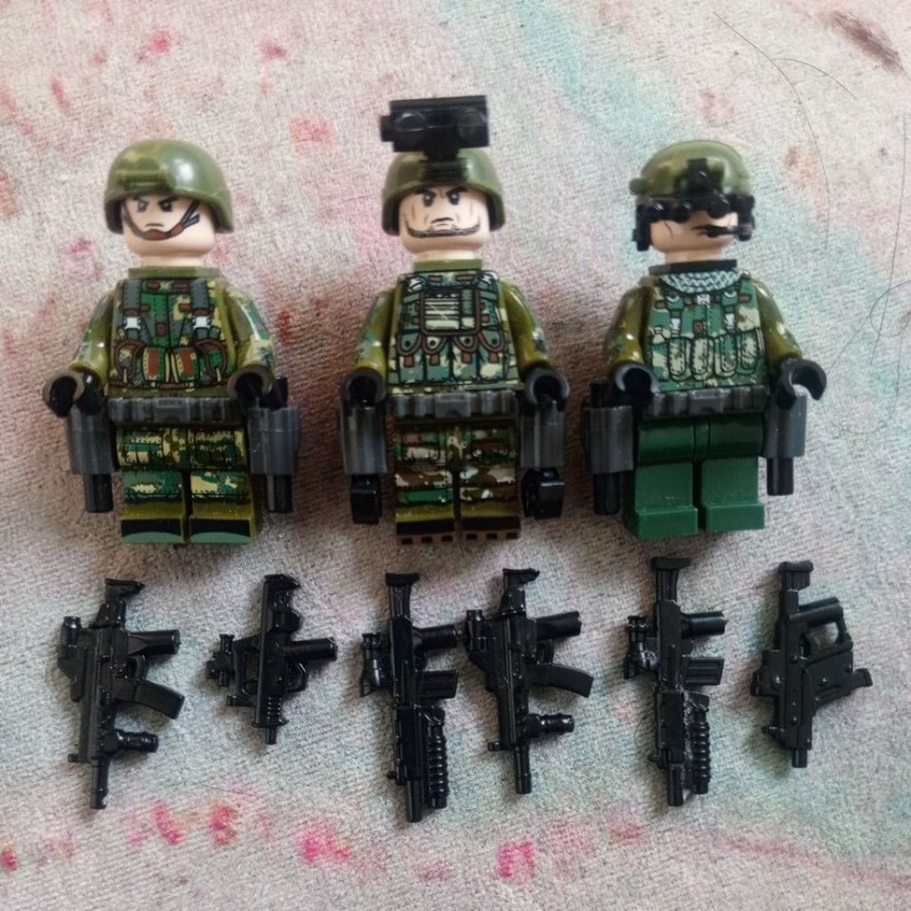 Tiga Minifigure Lego Tentara Coklat