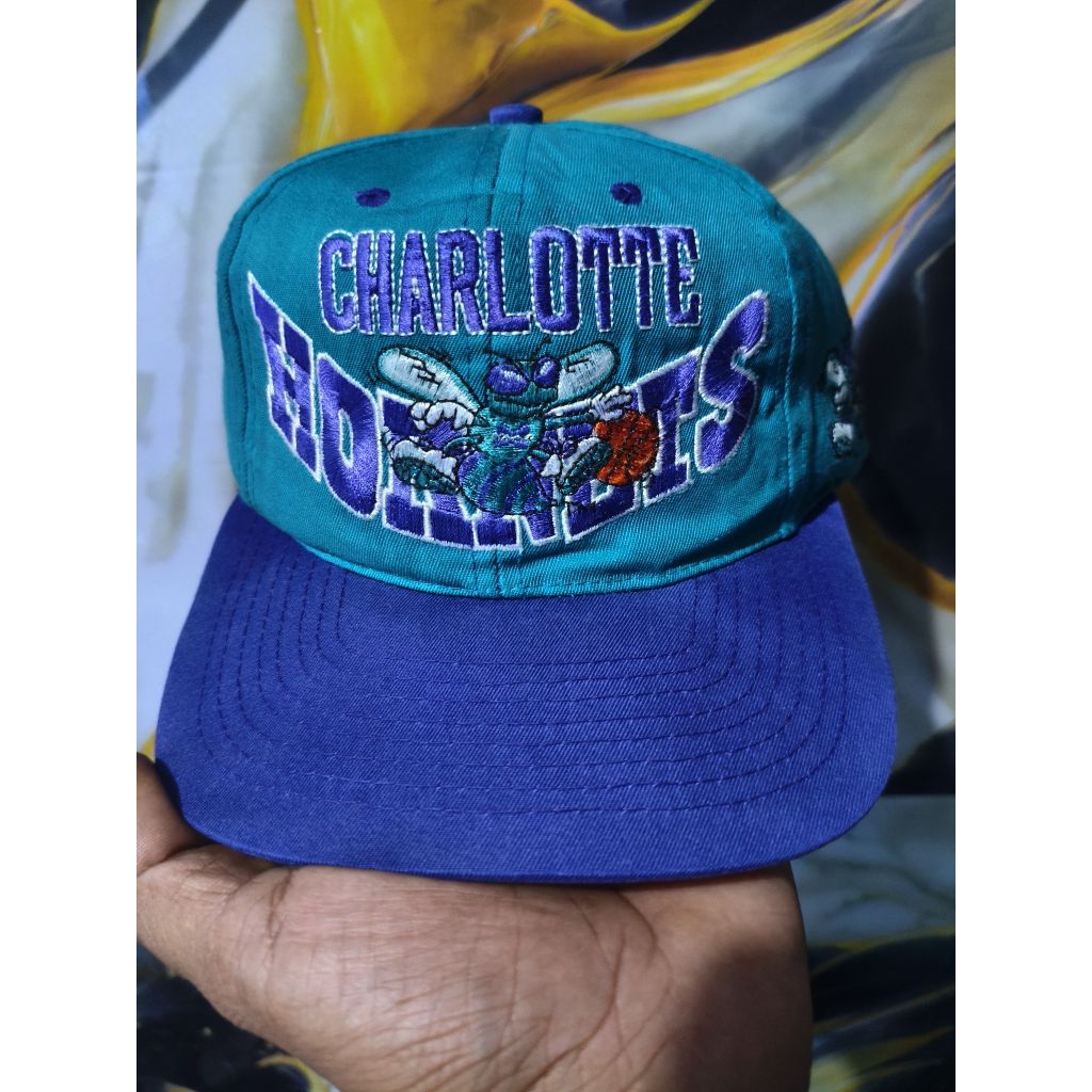 Topi Vintage Charlotte Hornets NBA..