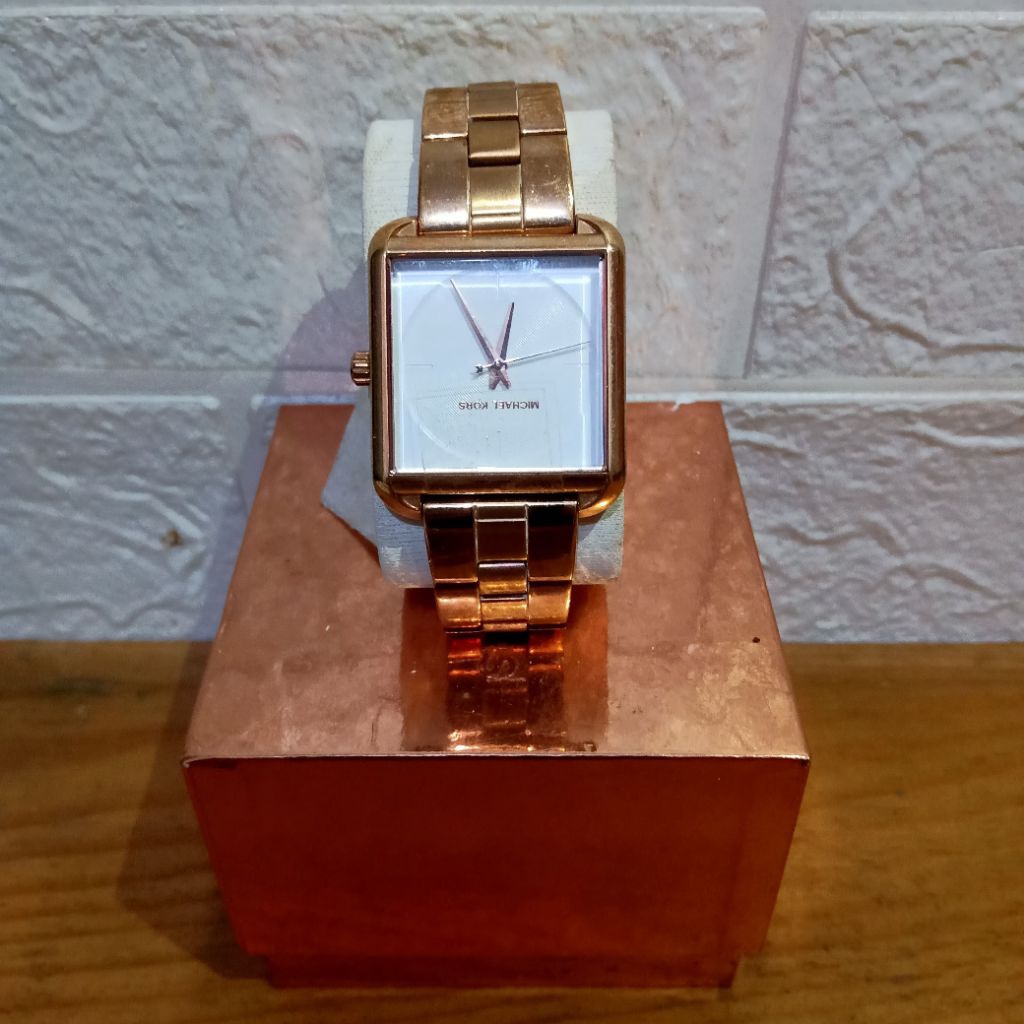 Jam tangan wanita Michael Kors Lake Rose Gold Stainless Steel square watch, model MK3645