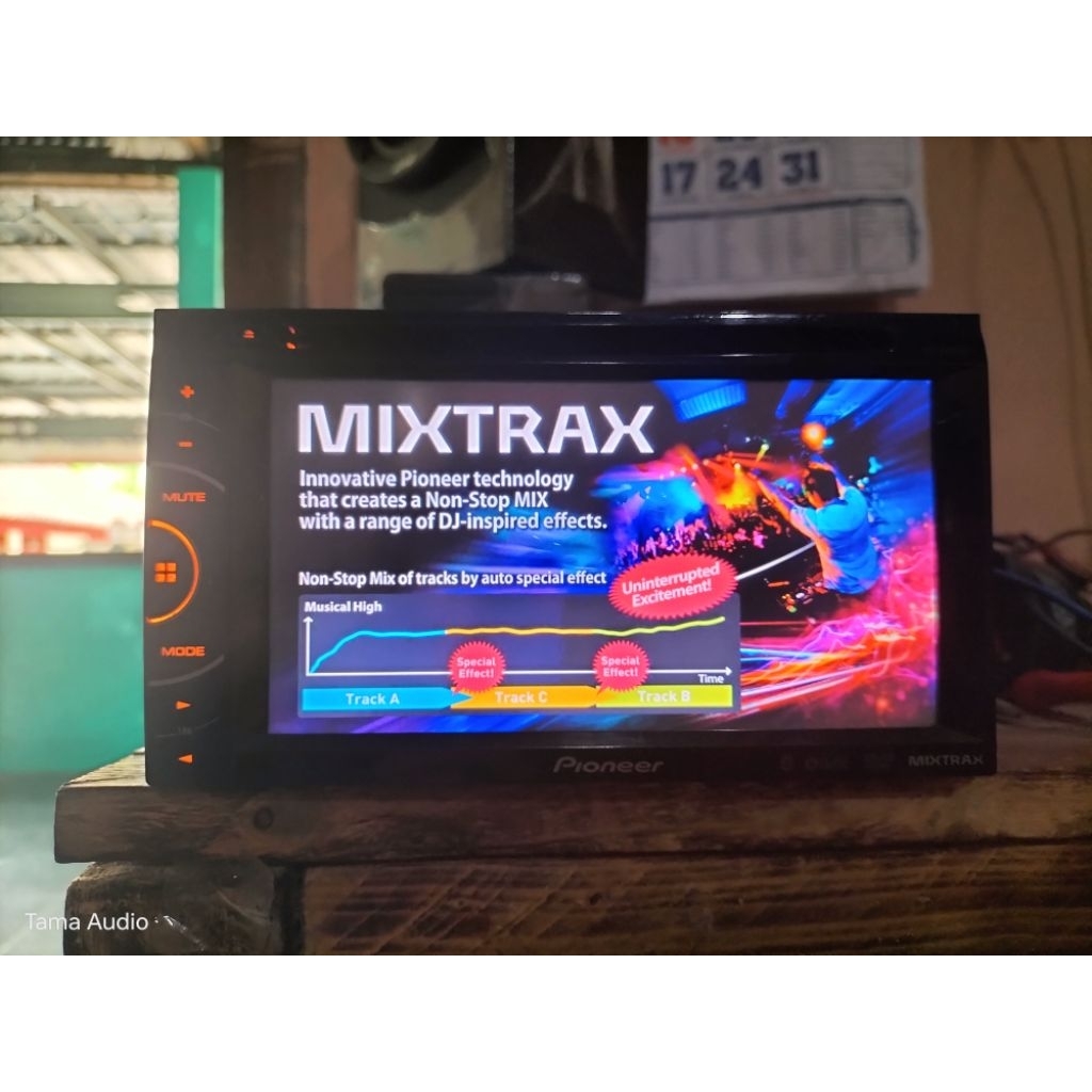 Double din Pioneer Second Bluetooth 7in Mixtrax AVH-X2650BT