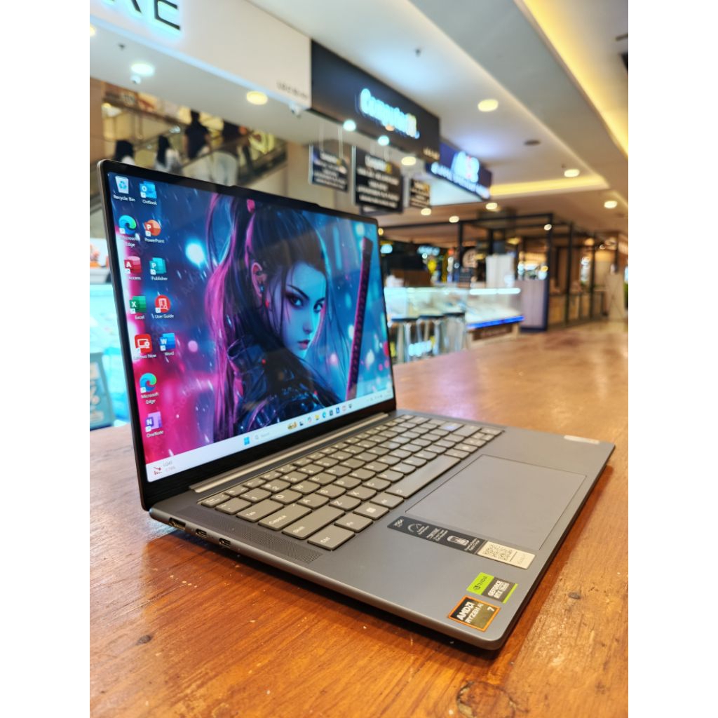 LENOVO YOGA PRO 7 Ryzen 7-8845HS RTX 3050 Ram 16GB SSD 1 TB Touchscreen
