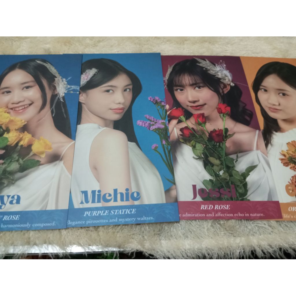 POTONGAN KALENDER JKT48 FLOWERFUL 2024/1 KERTAS ADA DUA FOTO/MEMBER MICHIE & ELIN, JESSI & CHIKA, AL