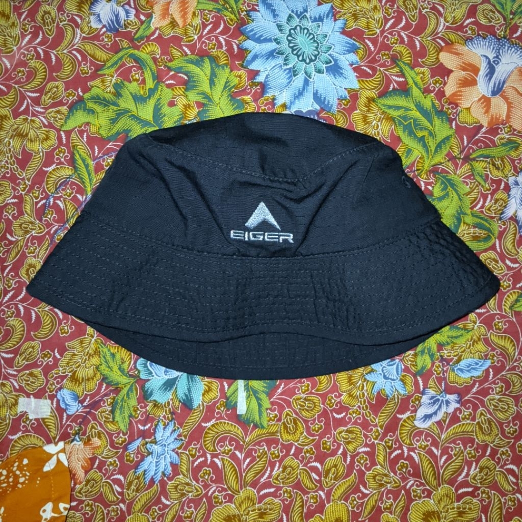 bucket hat eiger preloved