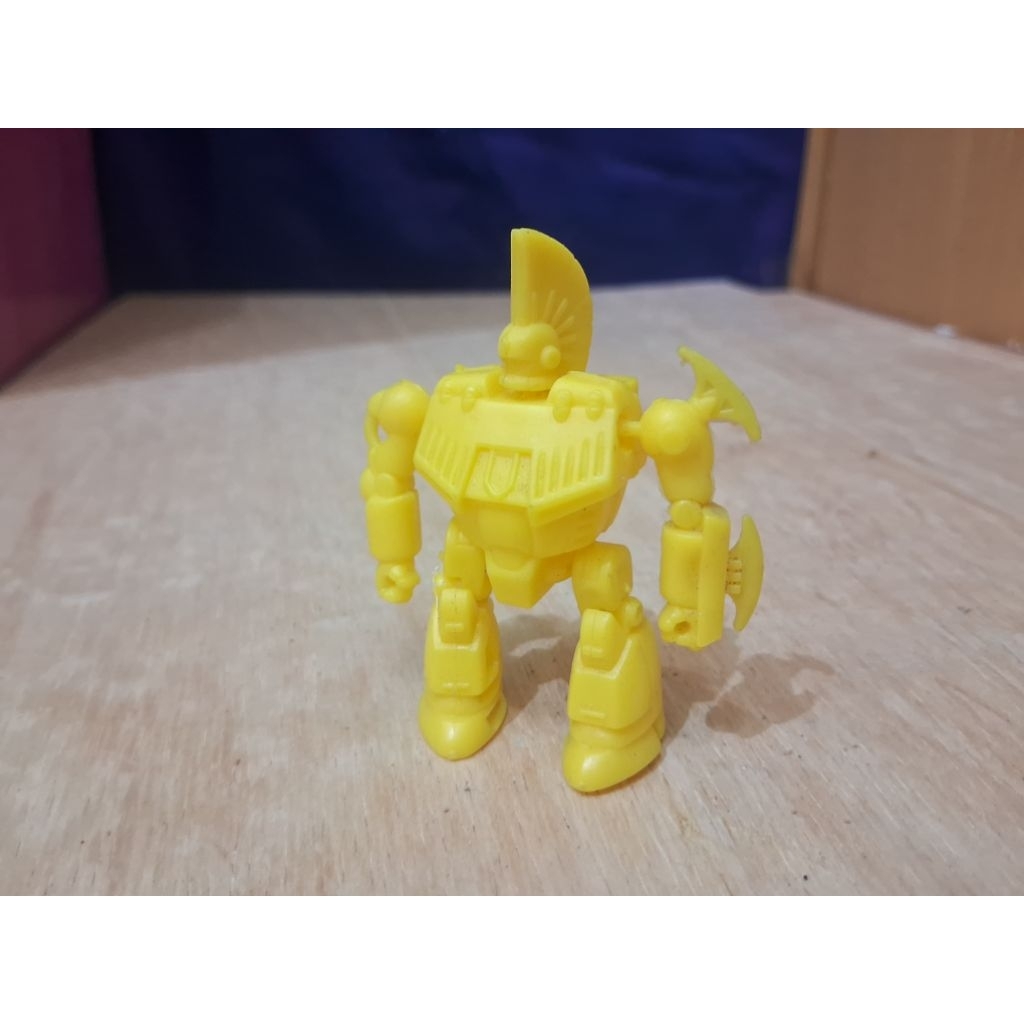 Mainan Figure Robot Lotte Hero Roman Kuning Seri Knight Hadiah Permen Candy Kimder Suprise Tazos