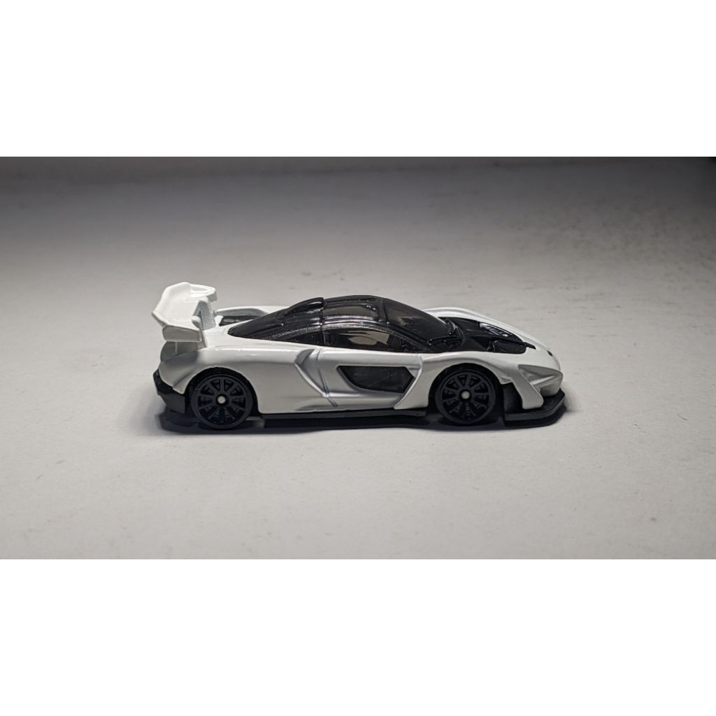 Hotwheels McLaren Senna Putih White
