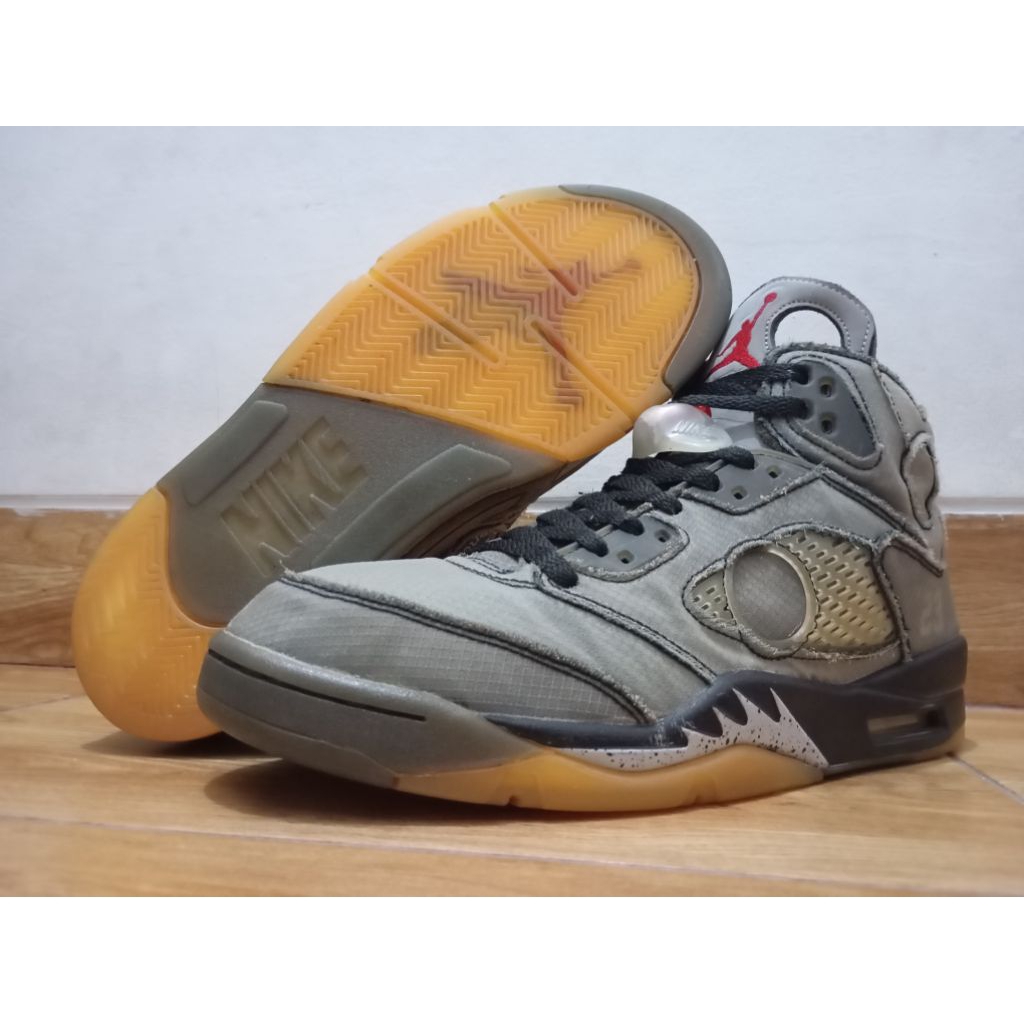 sepatu basket Nike Air Jordan 5 Retro x Off-White