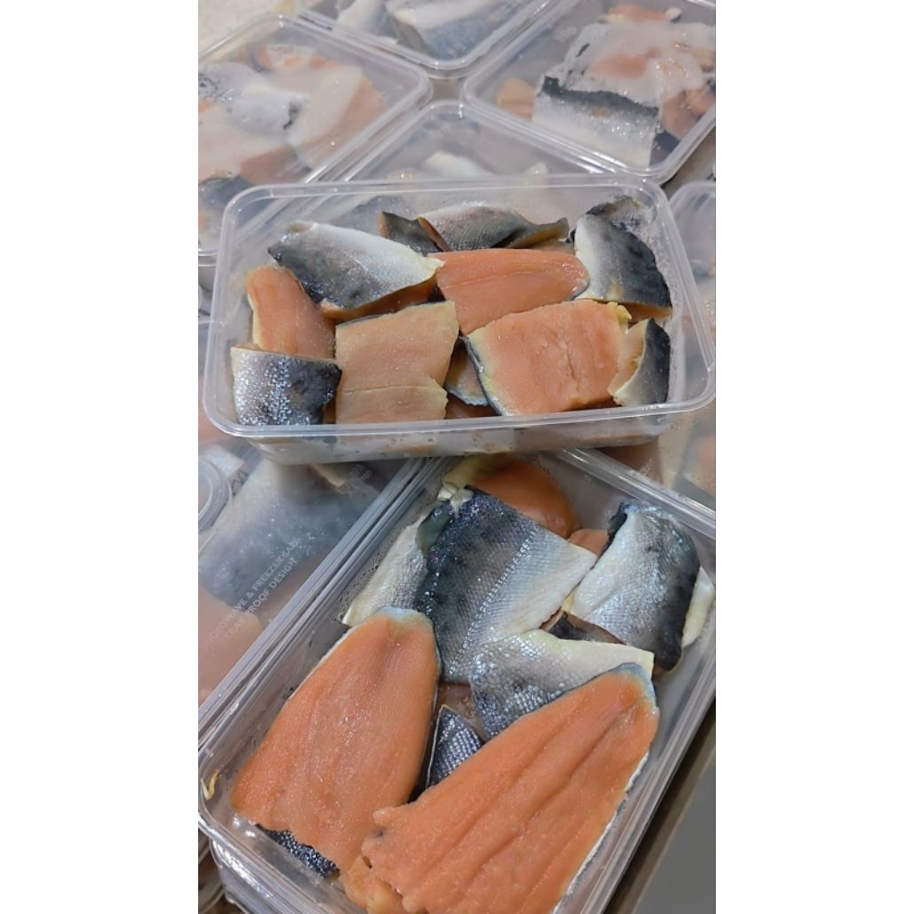 Tetelan Salmon 300gr - Daging Ikan Segar untuk Masakan Lezat dan Nutrisi Tinggi