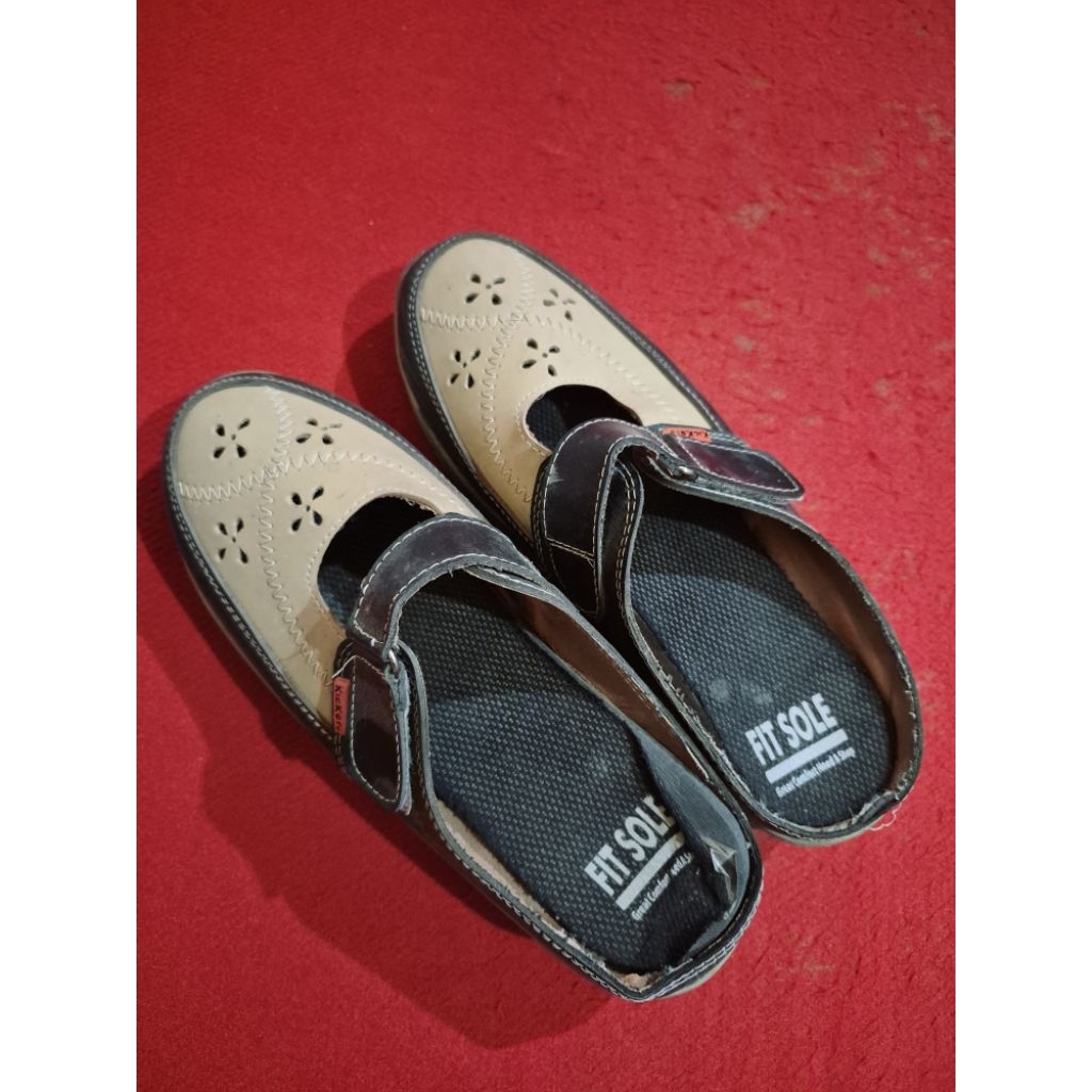 [PRELOVED KICKERS] Sepatu Wedges Wanita Kickers Desain Modern dan Nyaman