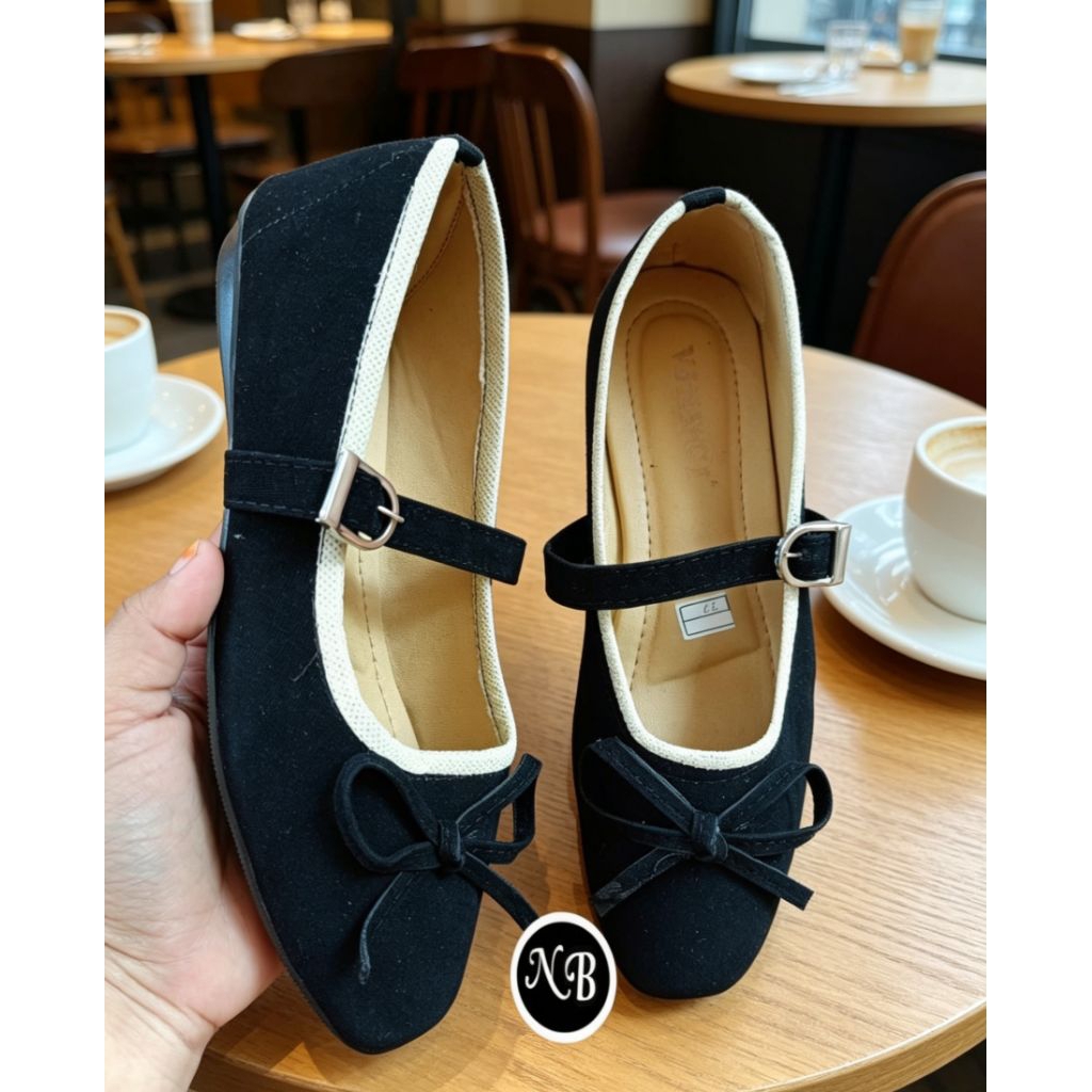 Sepatu Pansus Hitam Pita + Kotak