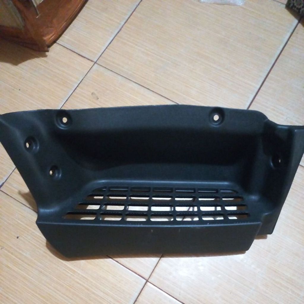 Tangga pijakan kaki canter 136 HDL RH