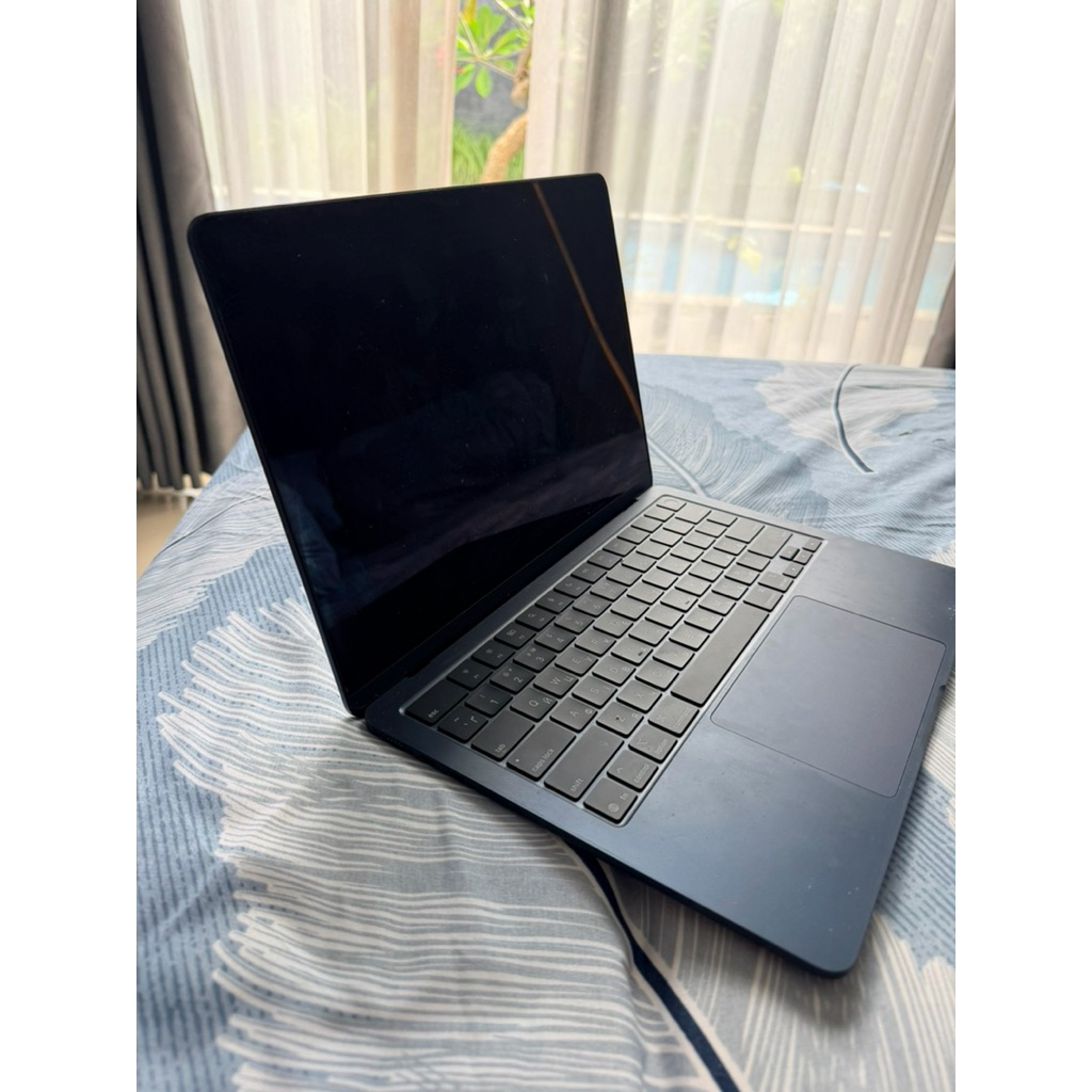 macbook air m4 lock icloud