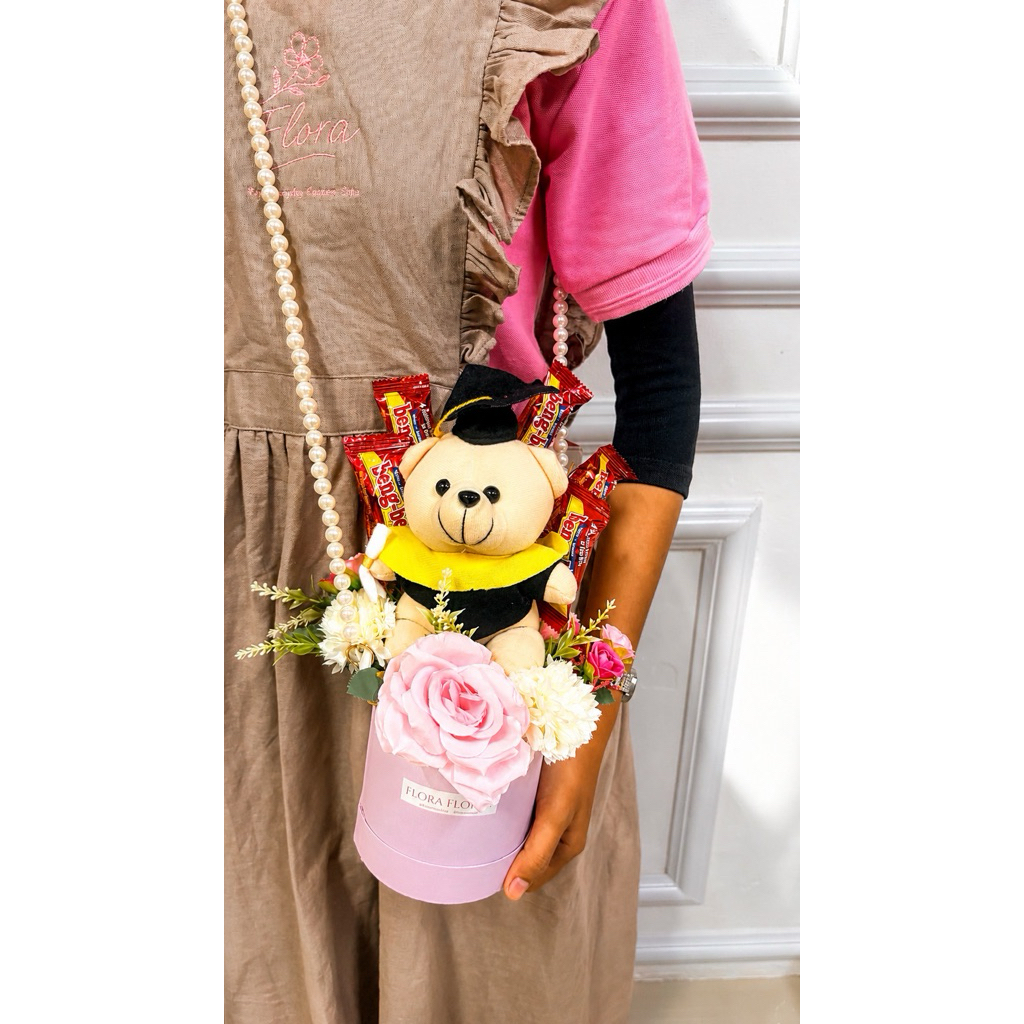 Graduation Bloom Bag / Kado Wisuda / Buket Custom / Hadiah Unik / Bouquet / Bucket Bunga Snack Bonek