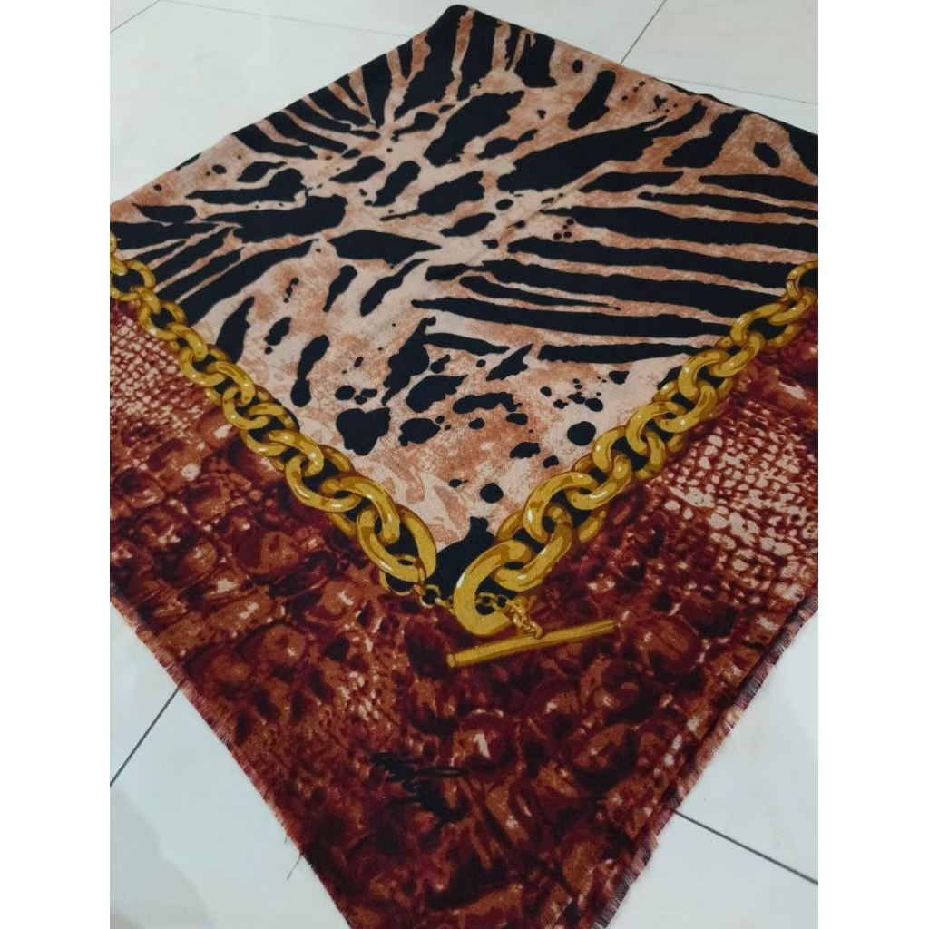 Kerudung segiempat Ida Royani