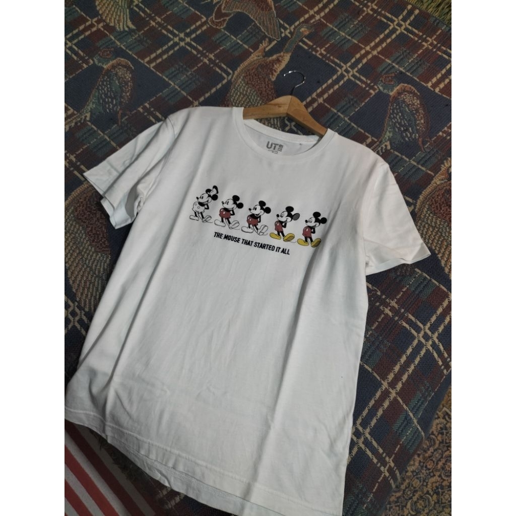 [Baca Deskripsi][Minus Noda] Preloved Kaos Pria Brand UT Uniqlo