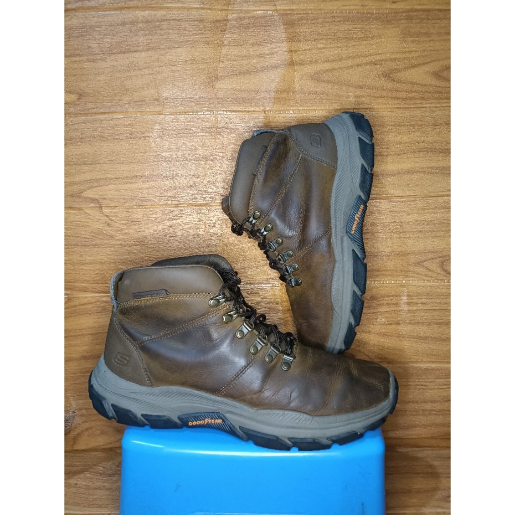 Sepatu Kulit SKECHERS size 45