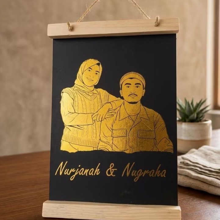 Kado Custom Lukisan wajah Emas bingkai kayu jati Belanda hadiah ulang tahun anniversary wisuda