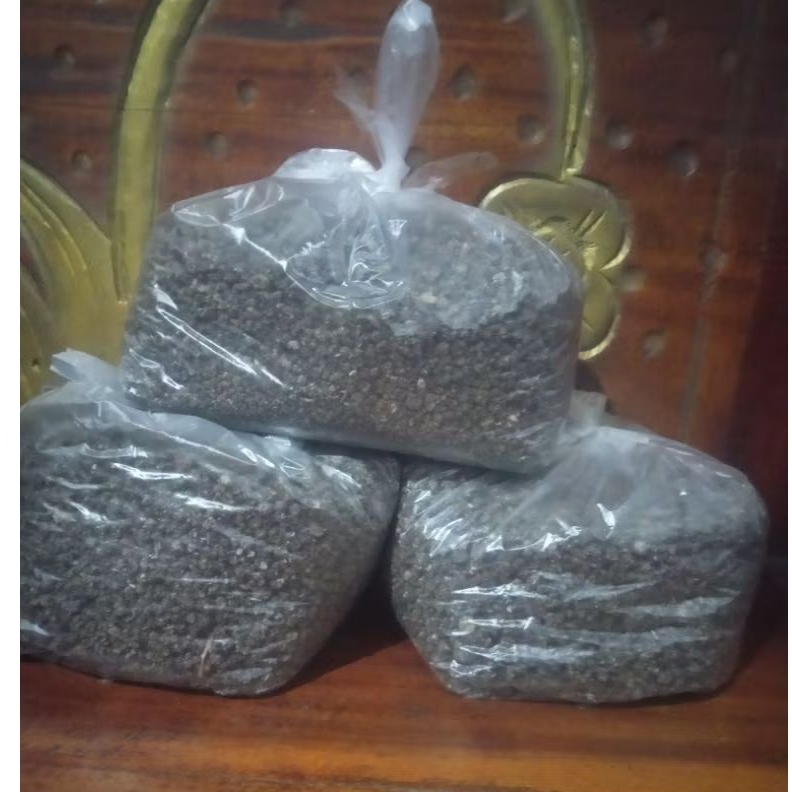 Tiwul instan warna Hitam 1 KG Khas Trenggalek Tiwul Remu