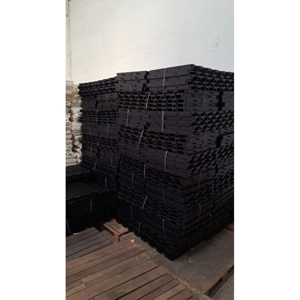 SLAT PLASTIK HITAM TATAKAN ALAS KANDANG AYAM/DOMBA/KAMBING/BEBEK