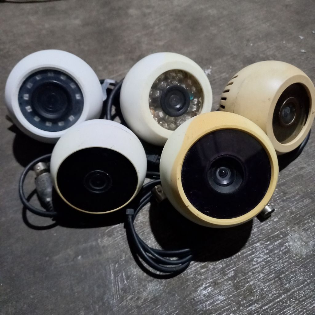 CCTV BEKAS TANPA BRACKET/DUDUKAN GAMBLING BELUM DI CEK DI DVR