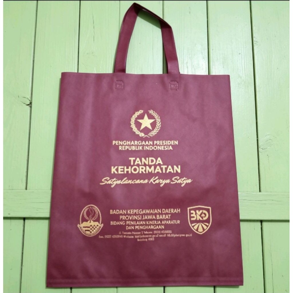 tas spunbond/tas kain/sablon goodiebag ukuran 38x45x11 cm