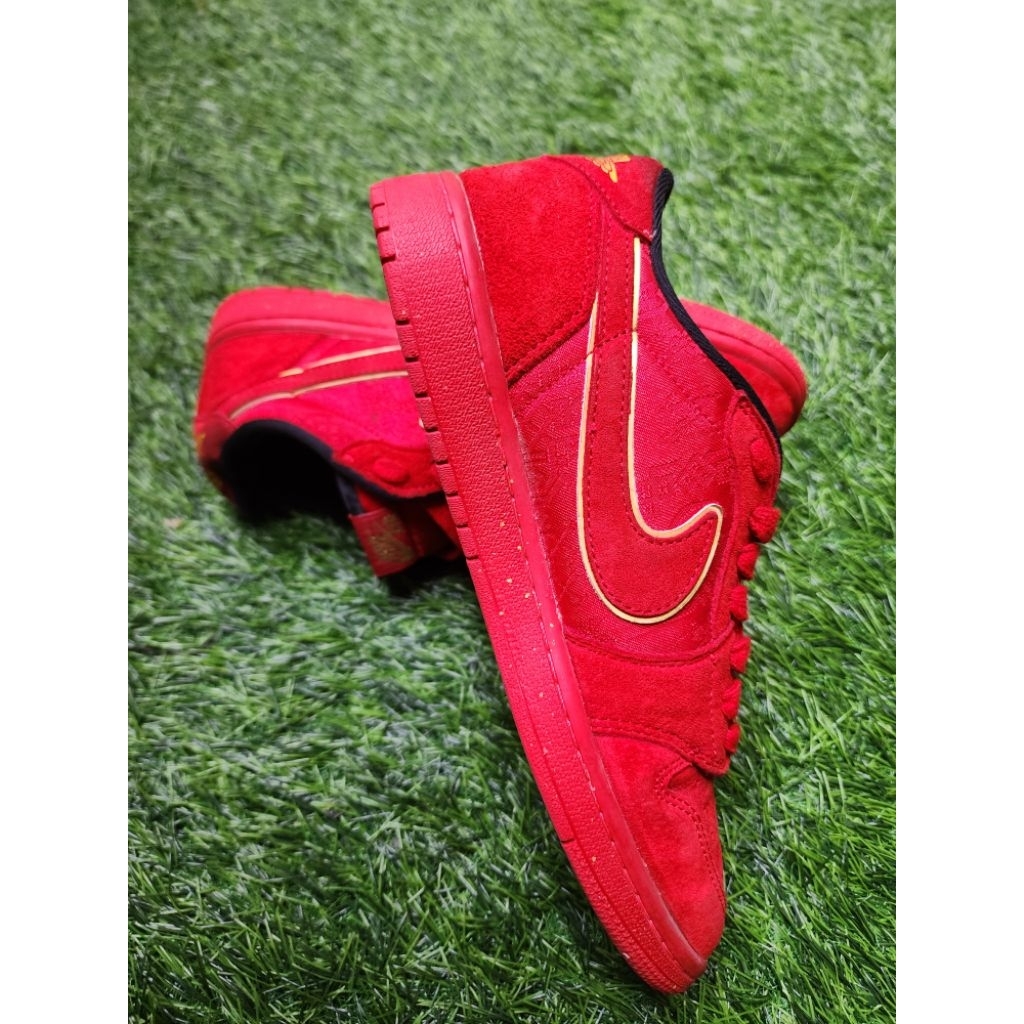 Nike Air Jordan 1 low OG Chines New Yearsize 41
insole 26
second