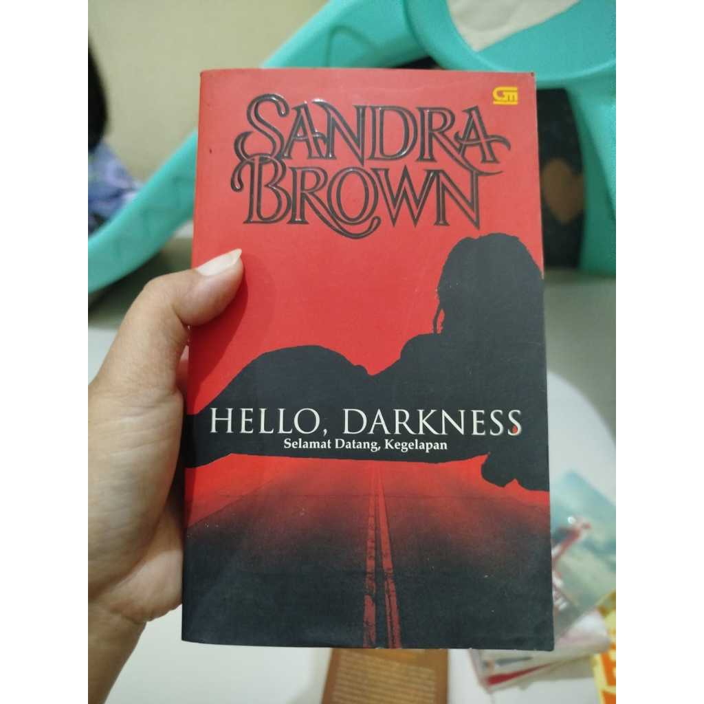 PRELOVED NOVEL HELLO, DARKNESS BY SANDRA BROWN