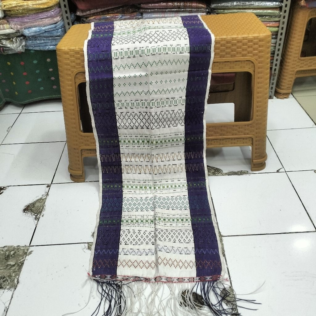 ULOS HANDE-HANDE TENUNAN TARUTUNG SIMATA WARNA PUTIH SISI UNGGU.