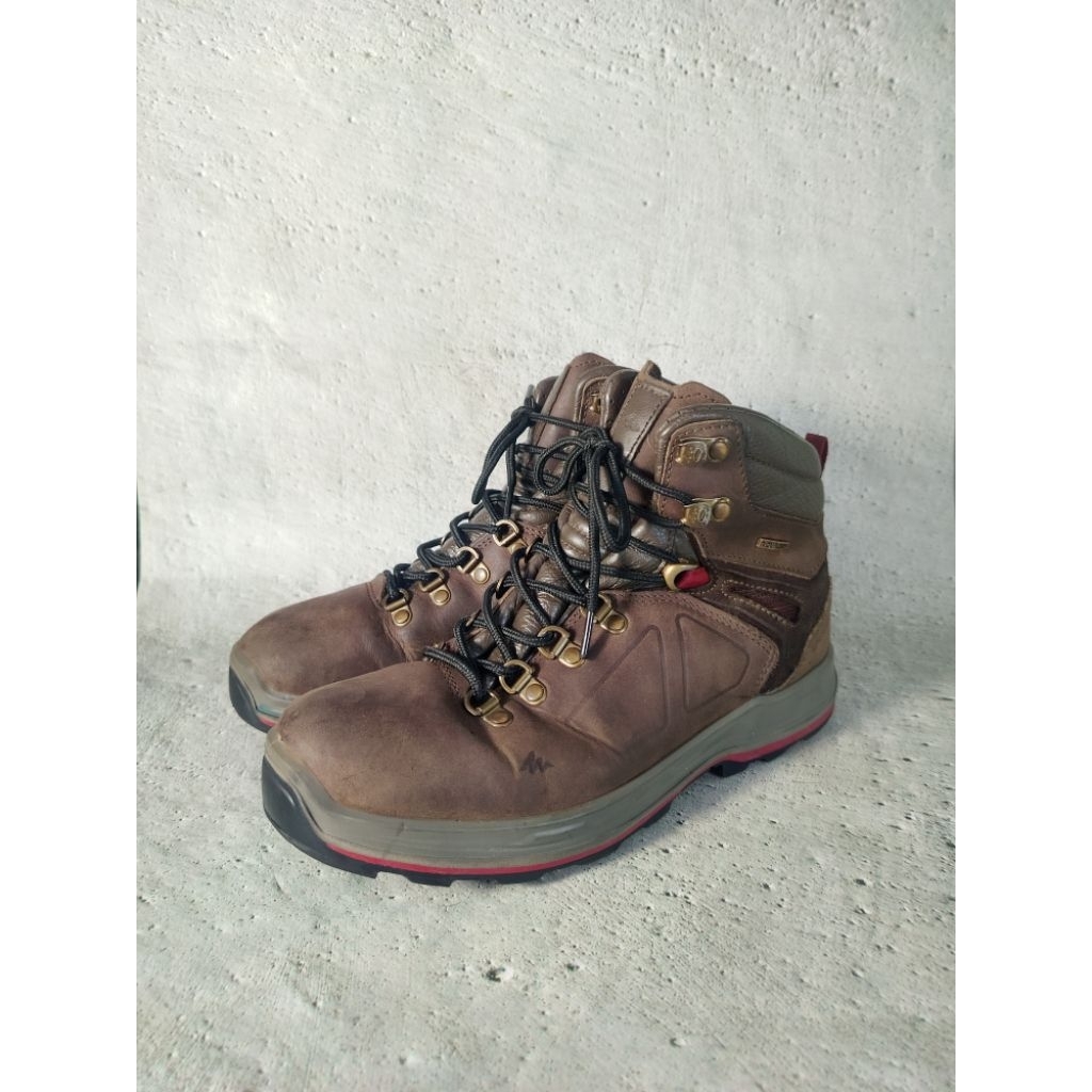 Sepatu outdoor Second Quechua size 39