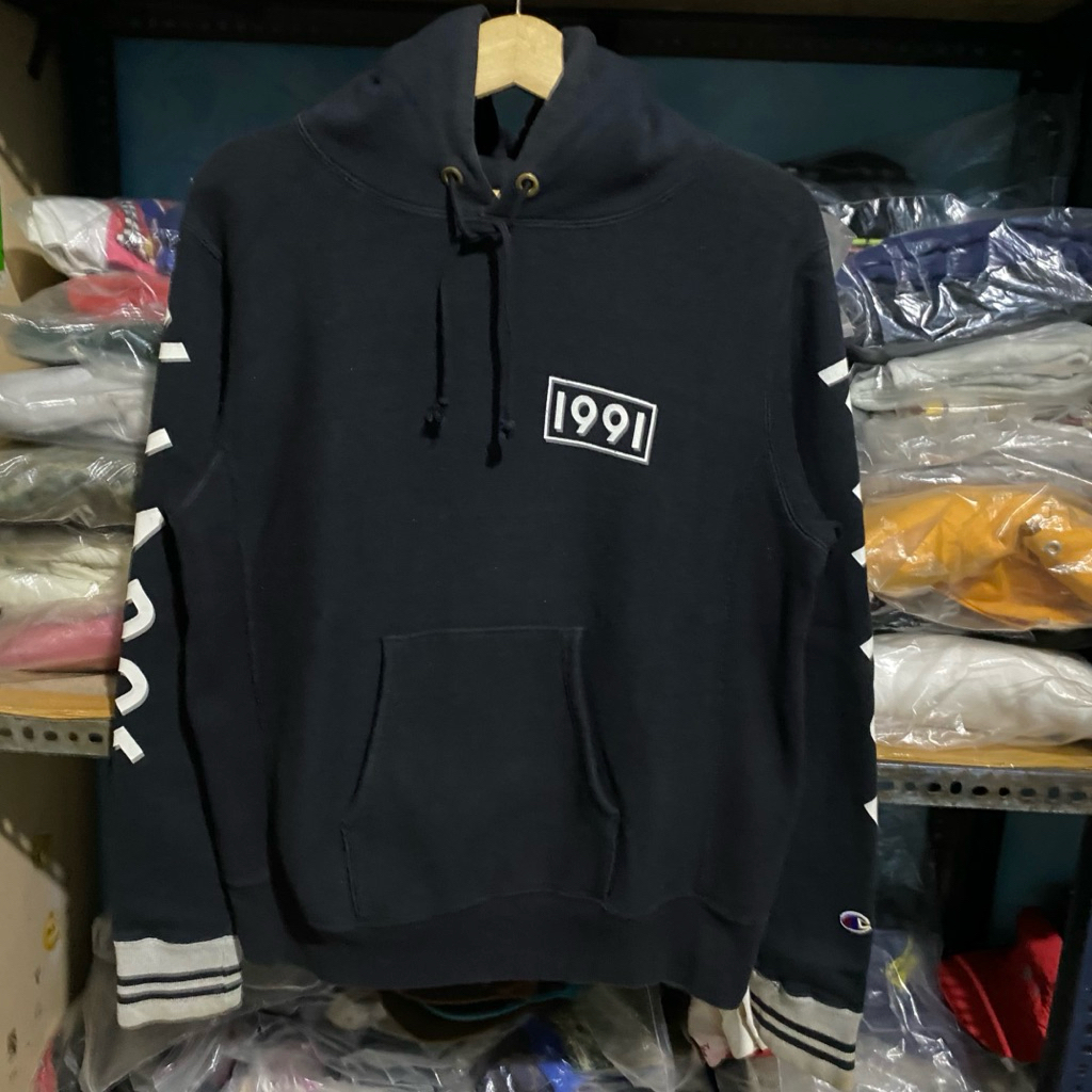 Champion x X-Large 1991 Hoodie Hitam Size M 67x53