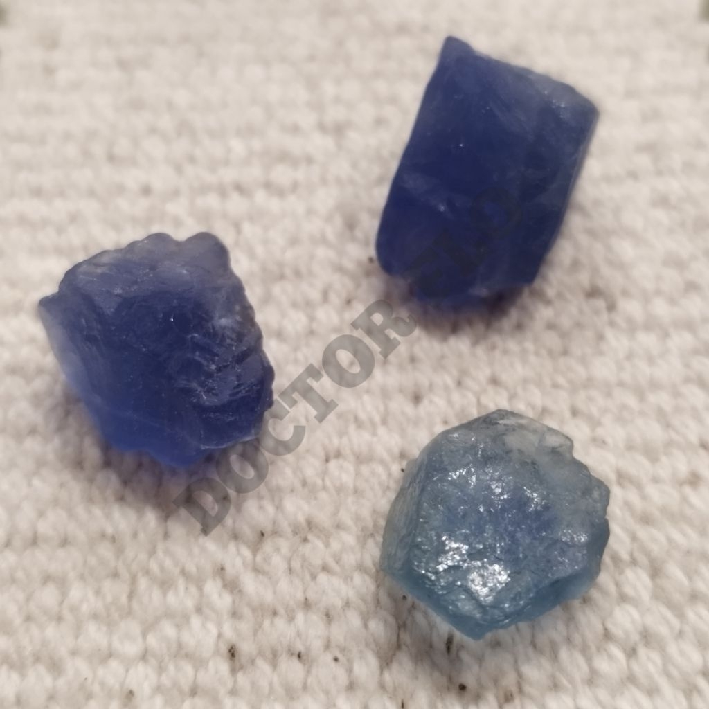 Batu Permata Meteor Cyclops Papua Natural Fluorite Bentuk Bongkahan Ukuran 13 mm Bahagia