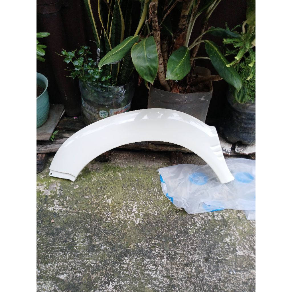 molding fender depan kiri kijang krista