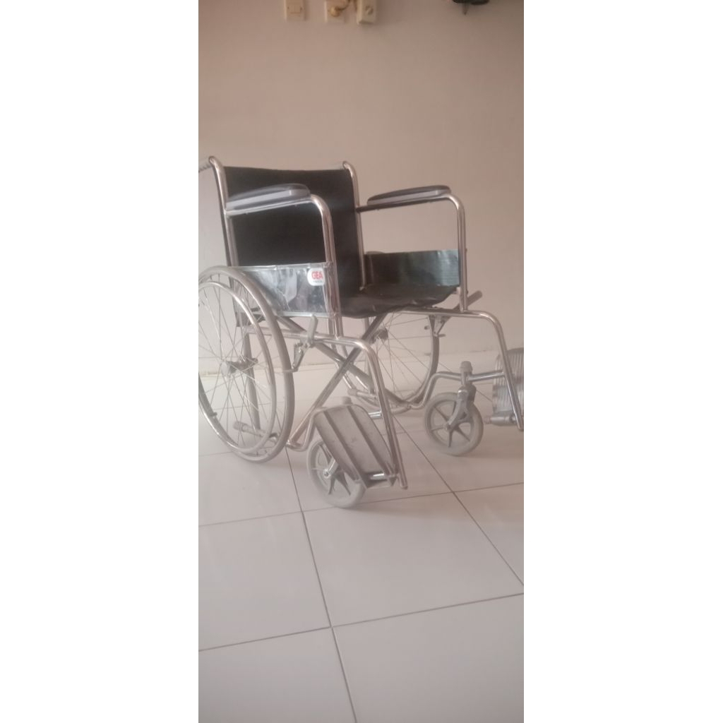 Kursi Roda GEA Medical