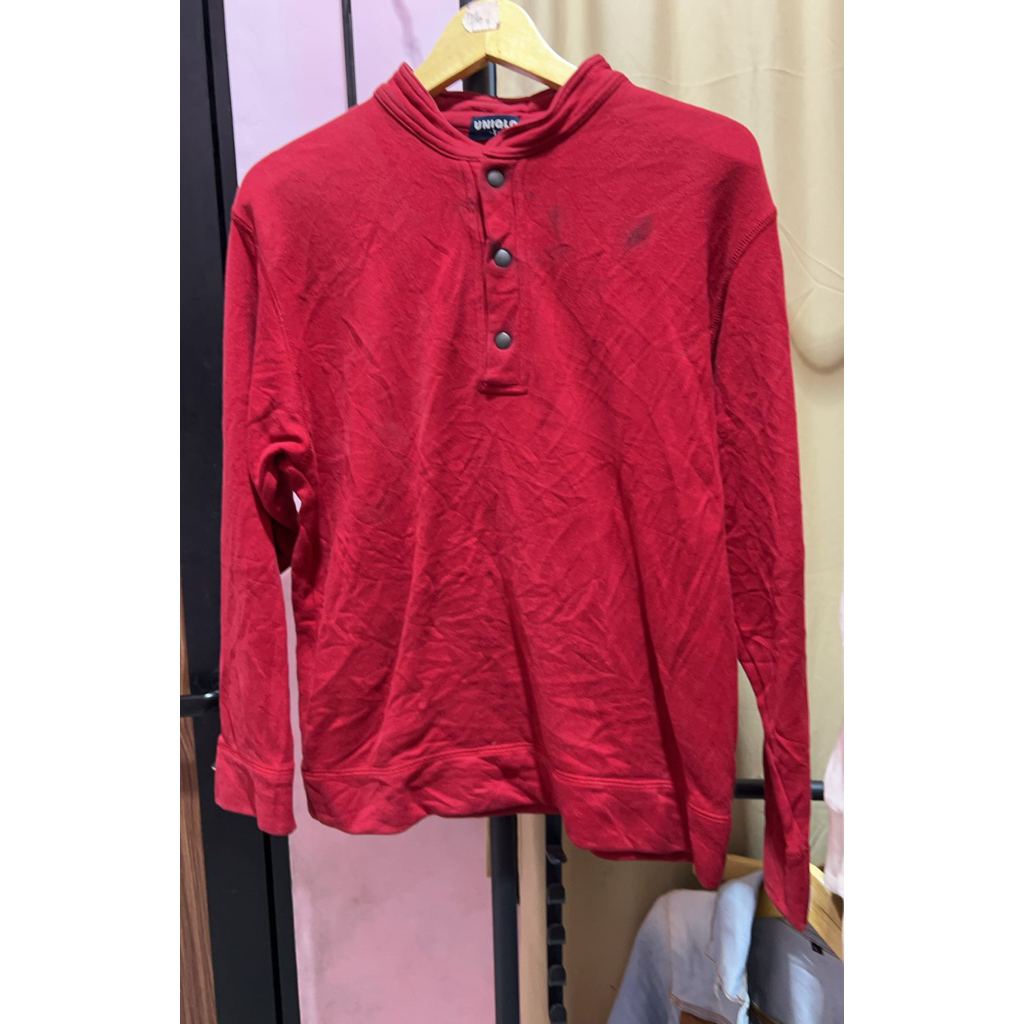 uniqlo polos merah henley