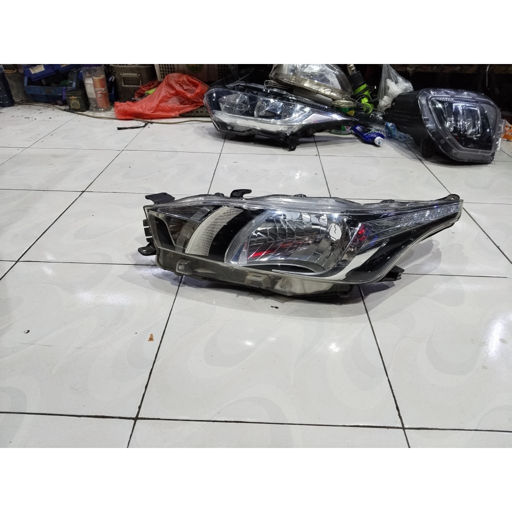 headlamp toyota yaris 2015-2018:original. lampu depan yaris 2015-2018 original