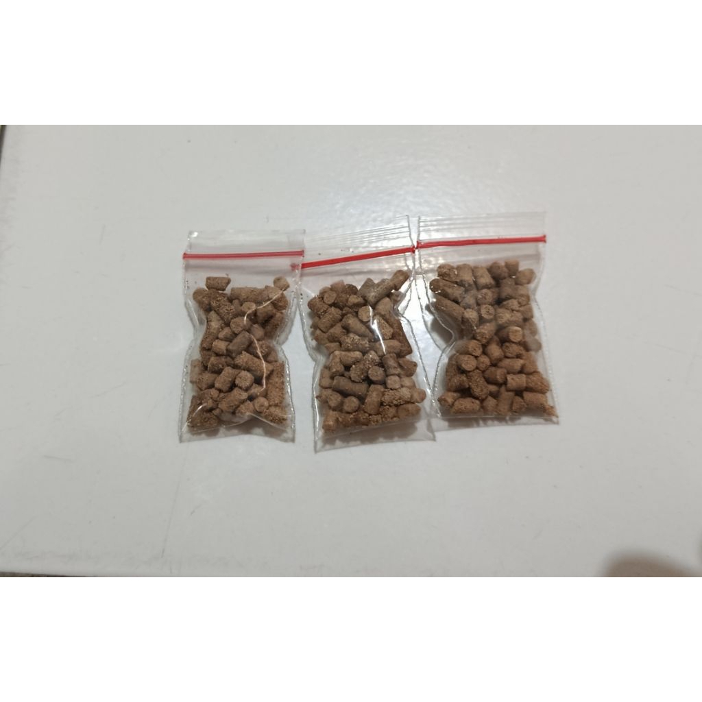 Pelet tenggelam untuk udang hias dan keong
