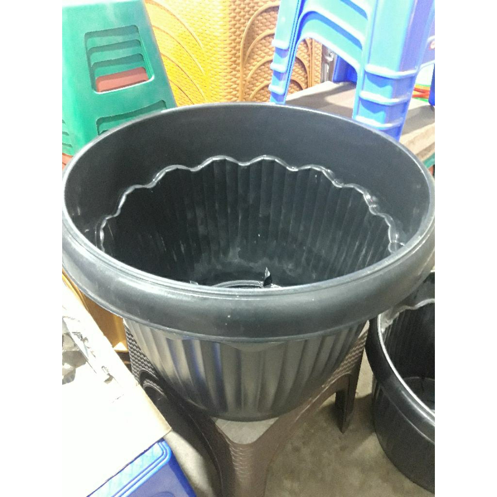 pot kembang besar jumbo/pot bunga hitam(60×49)