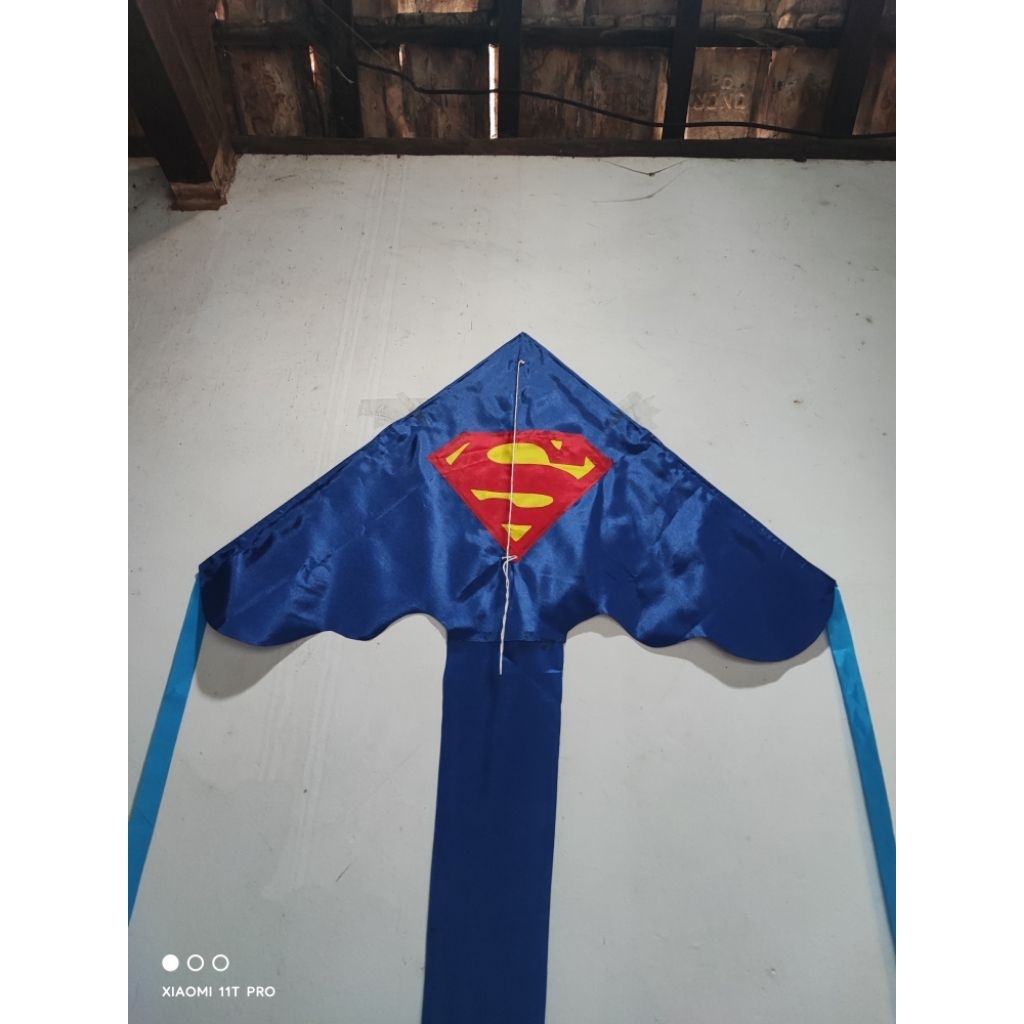 layang layang kain logo Superman