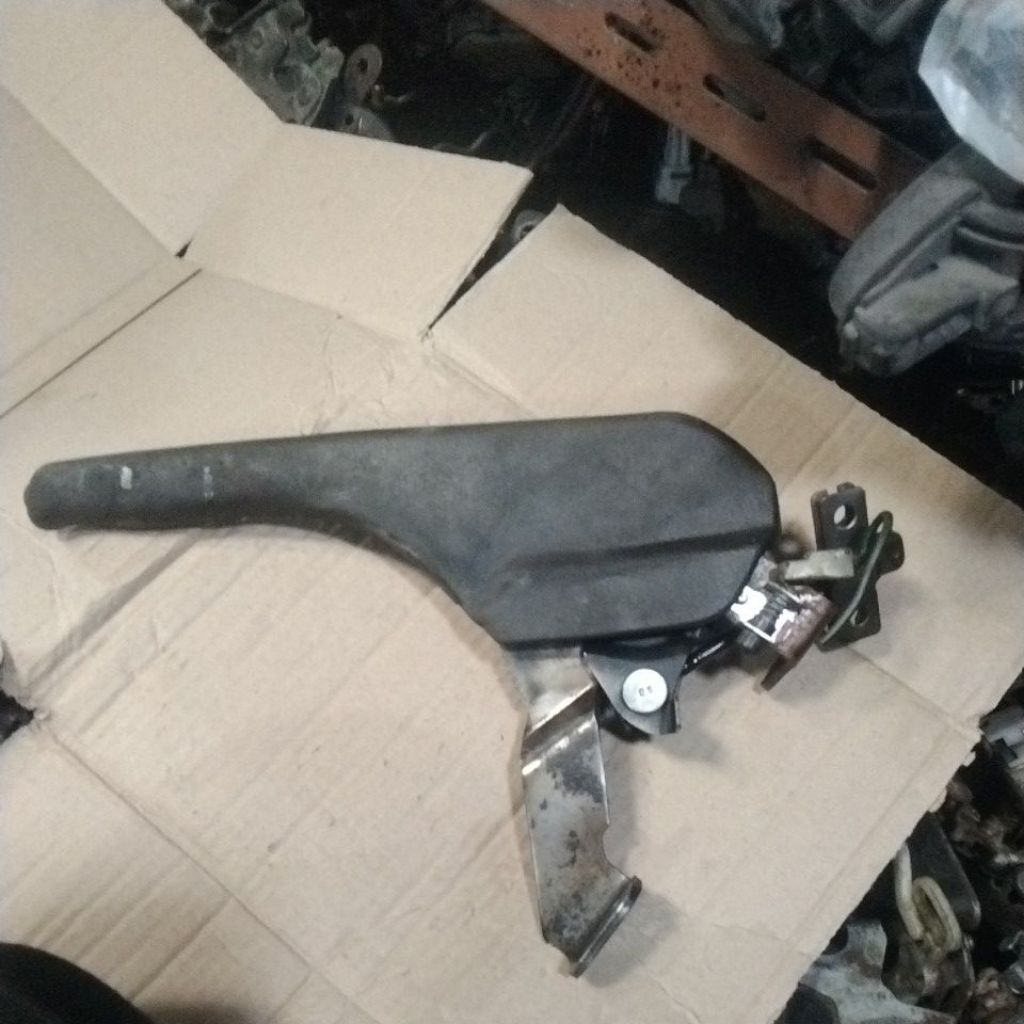 PEDAL REM TANGAN DAIHATSU CHARADE CLASSY WINNER