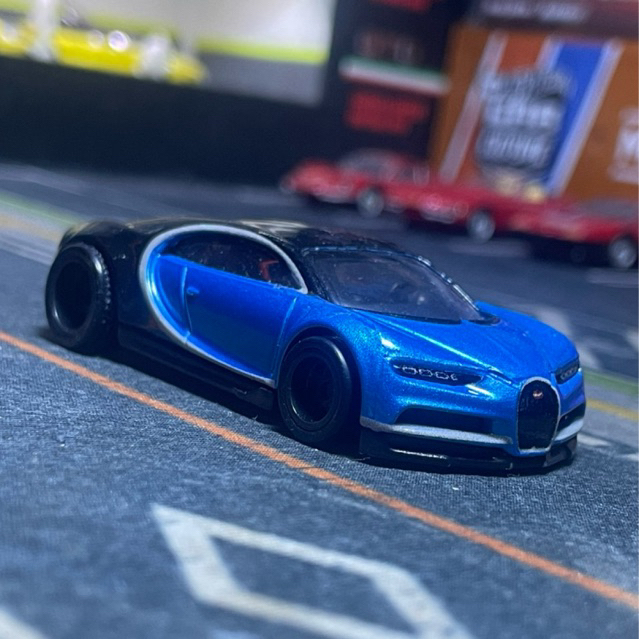 Hotwheels 16 Bugatti Chiron Exotic Envy LOOSE