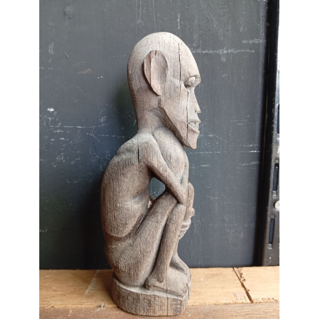 patung kayu ulin Tua dayak Kalimantan/hampatong