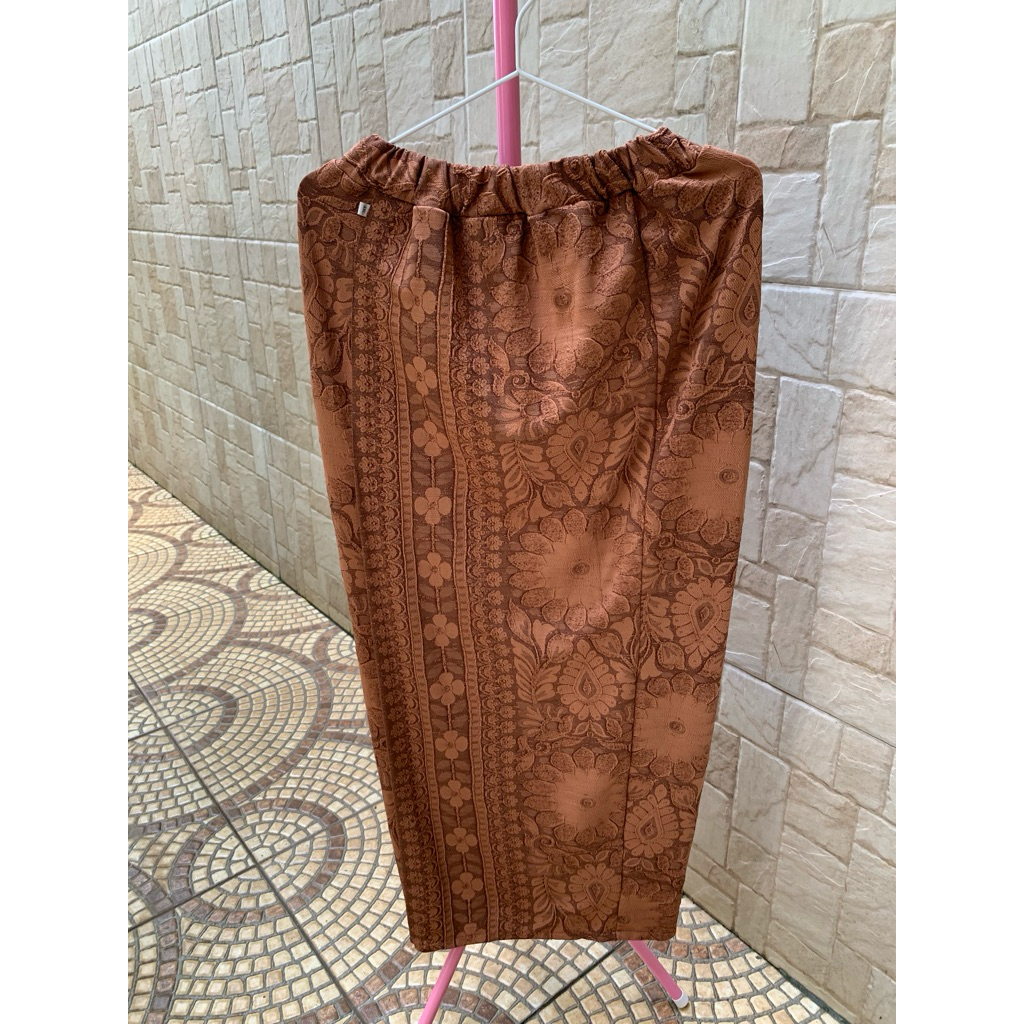 [PRELOVED] Kamen Jaguar Motif Bunga Jumbo