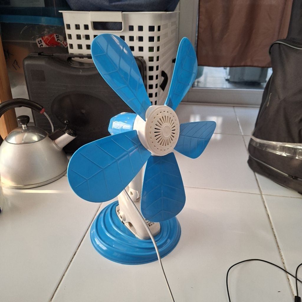 Kipas Angin Dinding Bekas