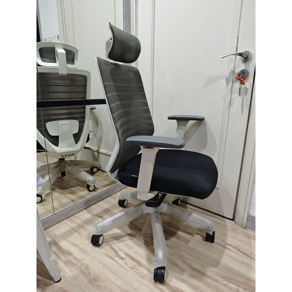 preloved kursi kantor STRAM putih second